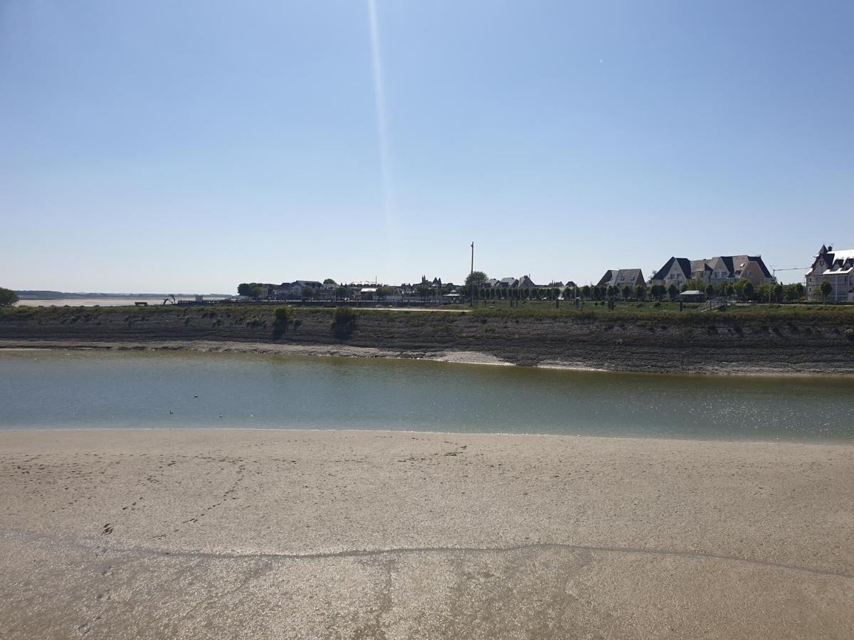 Les Garennes Bed and Breakfast Favières Buitenkant foto